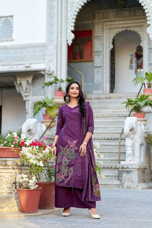 Leuchtend violetter Salwar-Anzug mit Blumendruck und handbestickter Perlenarbeit
