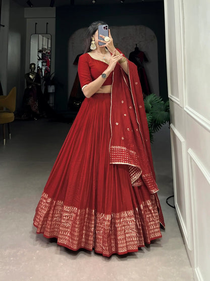 Lehenga choli rouge en soie Chanderi avec broderies en zari