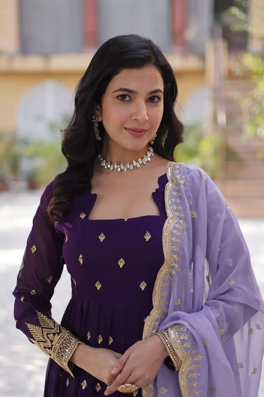 Robe Anarkali Longue Violet Foncé | Broderies de Sequins et Dupatta Contrasté