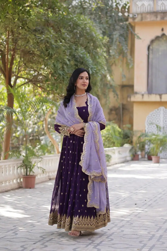Robe Anarkali Longue Violet Foncé | Broderies de Sequins et Dupatta Contrasté