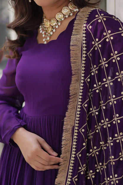 Longue Robe Violet Prune | Paillettes et Voile Richement Orné
