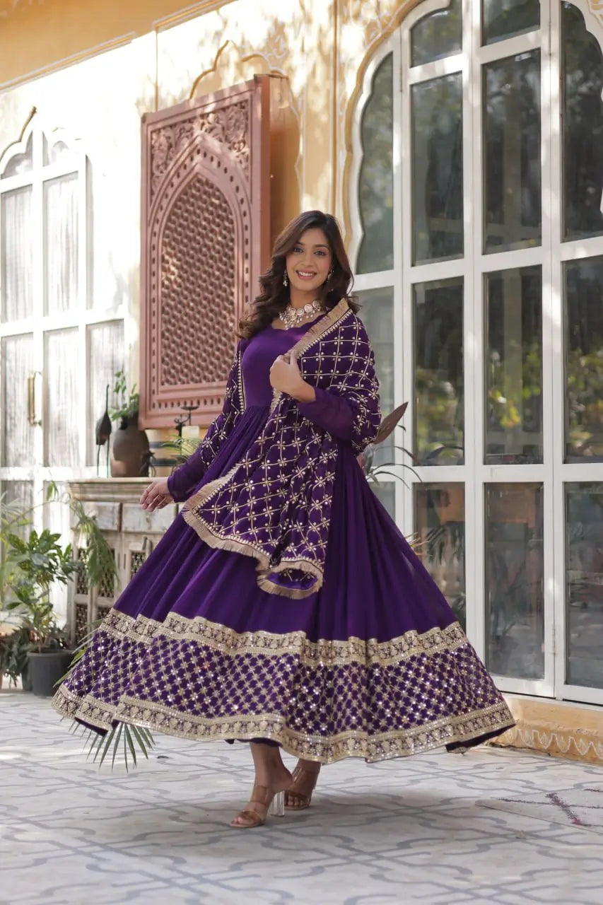Longue Robe Violet Prune | Paillettes et Voile Richement Orné