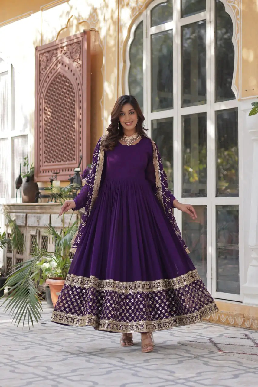 Longue Robe Violet Prune | Paillettes et Voile Richement Orné