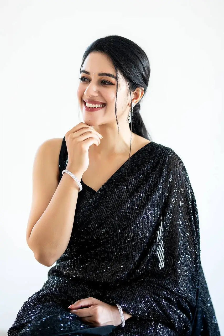 Sari de fête noir intense en georgette avec broderie de sequins scintillants