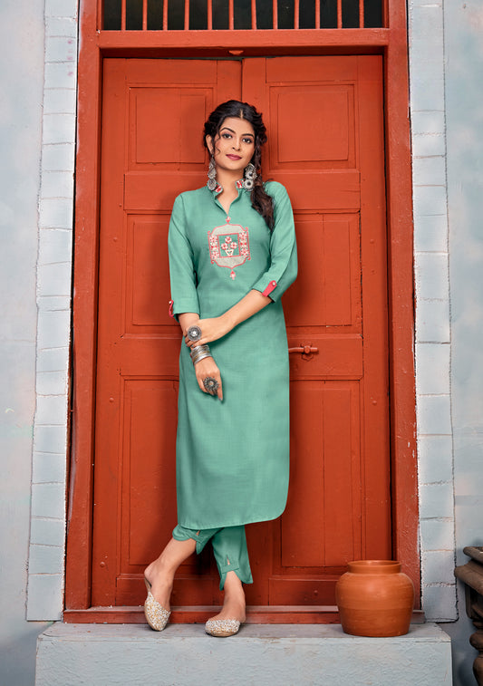Türkisblaues Kurta-Hosen-Set aus Viskose mit Details