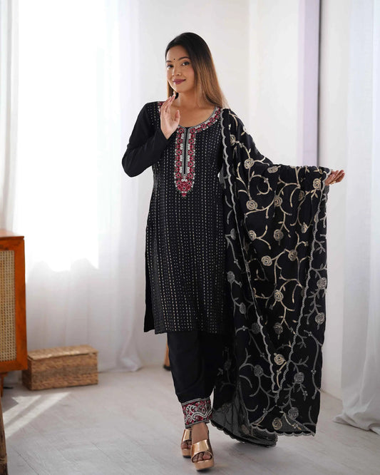 Schwarzer Designer-Salwar-Anzug mit Paillettenstickerei und Dupatta
