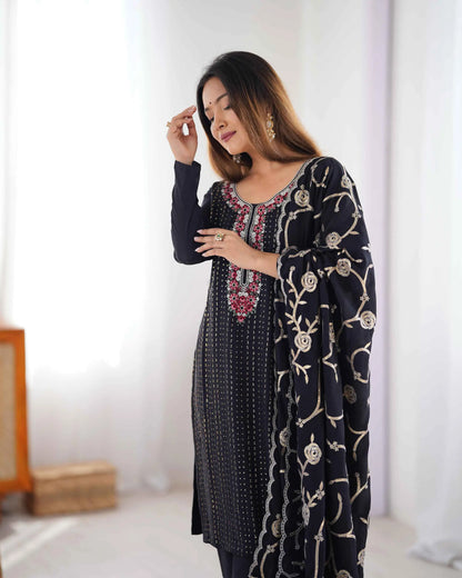 Schwarzer Designer-Salwar-Anzug mit Paillettenstickerei und Dupatta