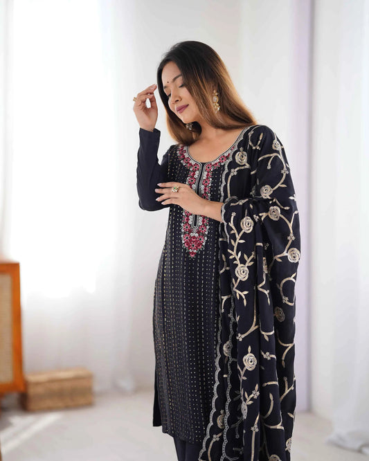 Schwarzer Designer-Salwar-Anzug mit Paillettenstickerei und Dupatta