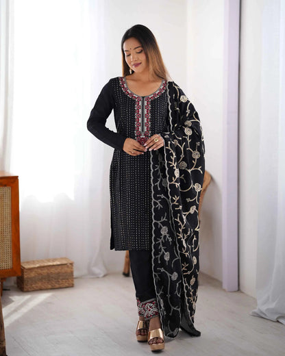 Schwarzer Designer-Salwar-Anzug mit Paillettenstickerei und Dupatta