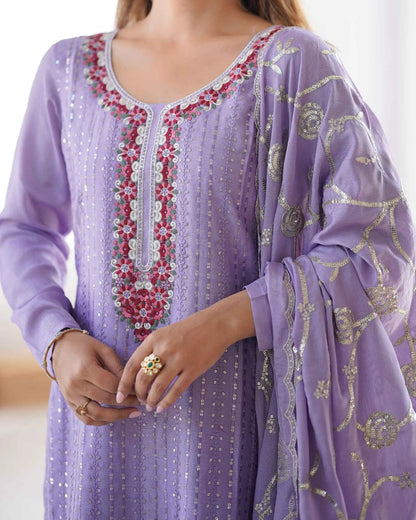 Eleganter lavendelfarbener Designer-Salwar-Anzug mit Paillettenstickerei
