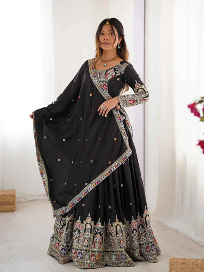 Lehenga Noir intense avec Broderie Cording Dori et Dupatta Assorti