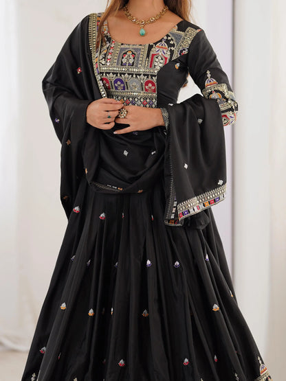 Lehenga Noir intense avec Broderie Cording Dori et Dupatta Assorti