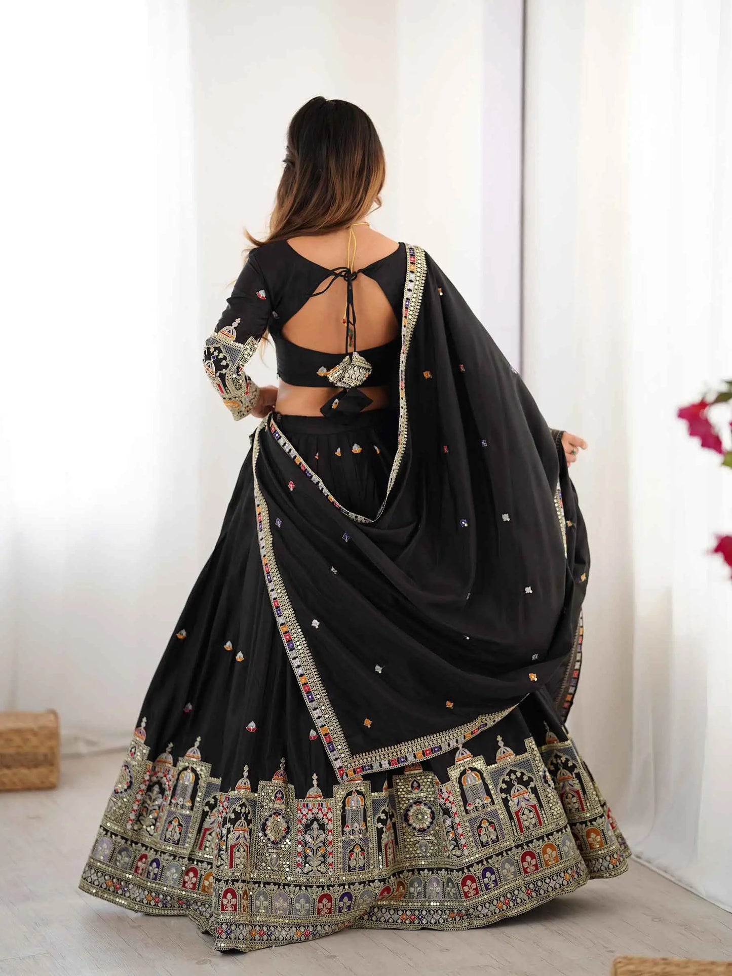 Lehenga Noir intense avec Broderie Cording Dori et Dupatta Assorti