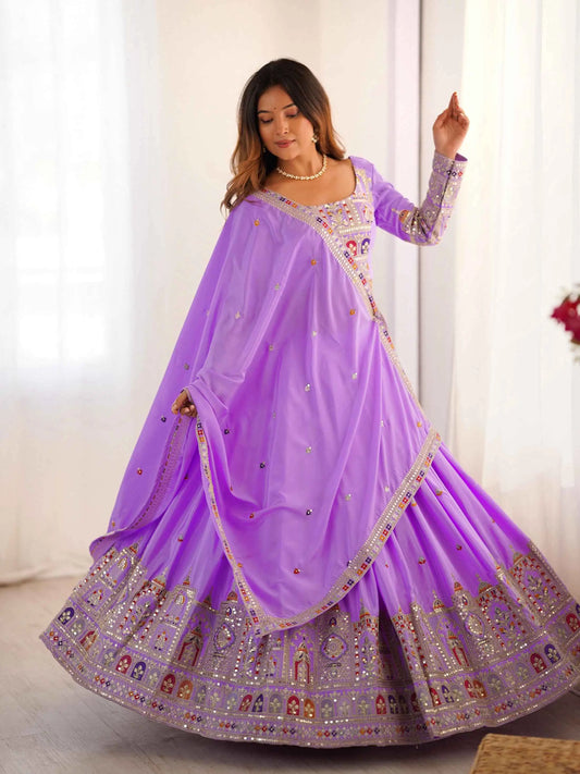 Lehenga lavande élégante avec broderie cording dori, accompagnée d’un dupatta
