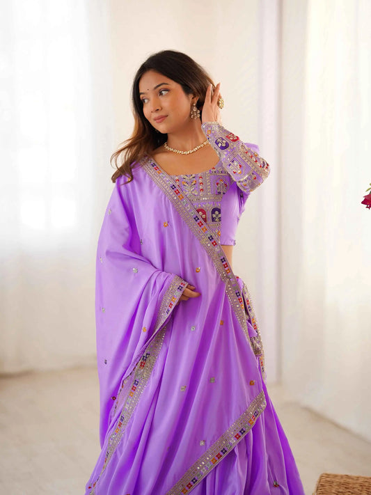 Lehenga lavande élégante avec broderie cording dori, accompagnée d’un dupatta