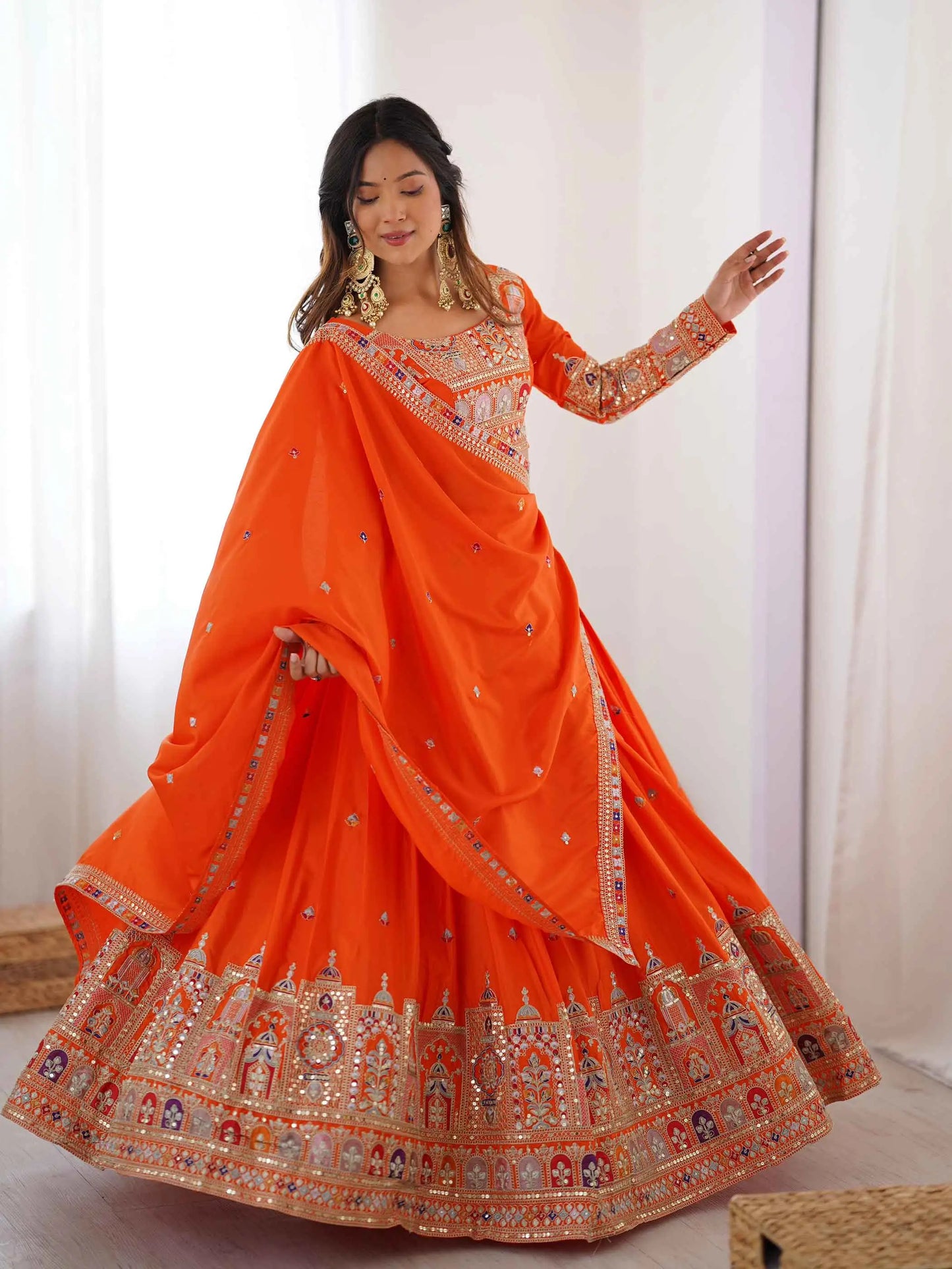 Lehenga orange intense avec broderie cording dori, accompagné d’un dupatta