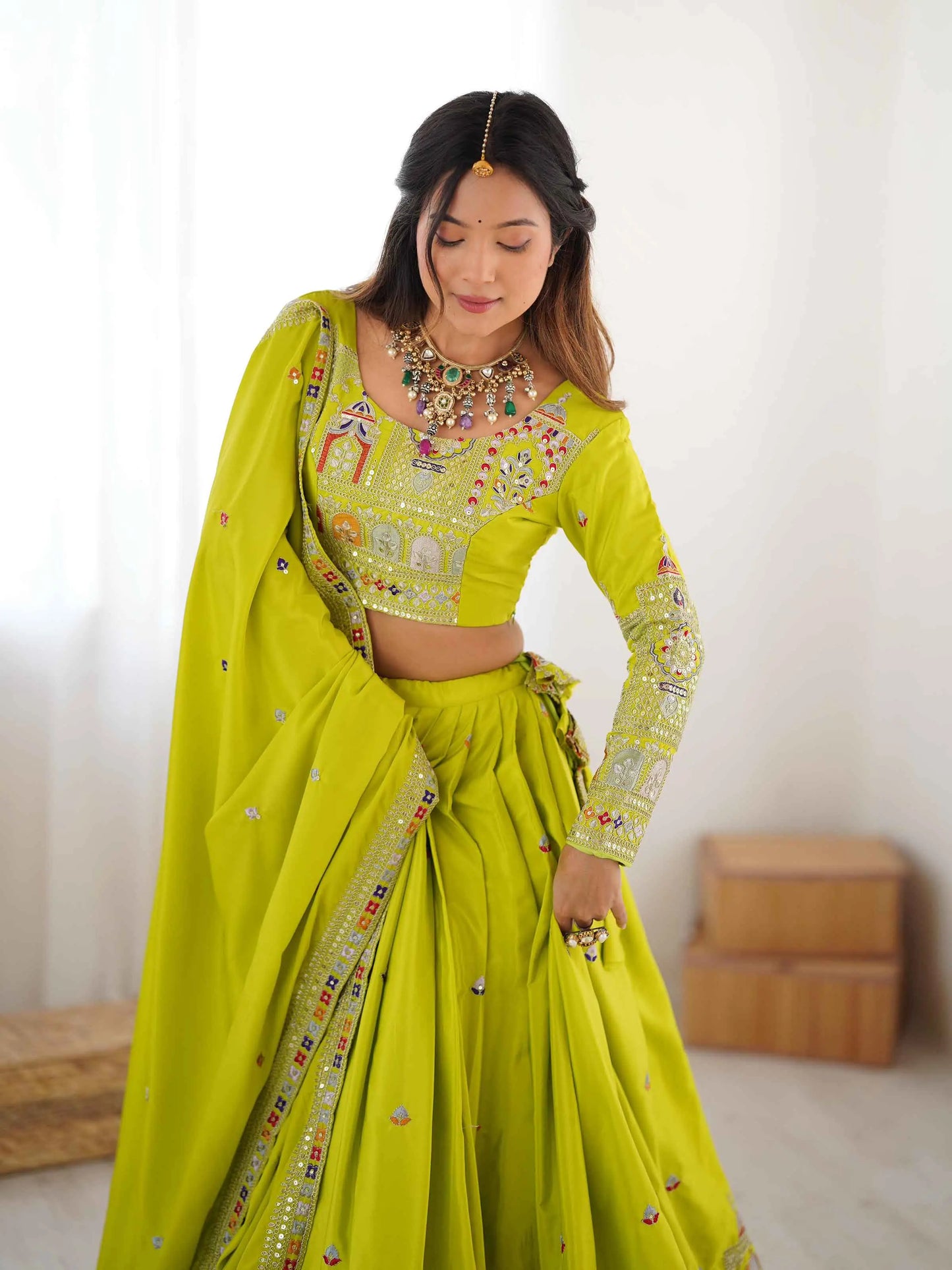Lehenga vert néon avec Dupatta en Broderie Cording Dori