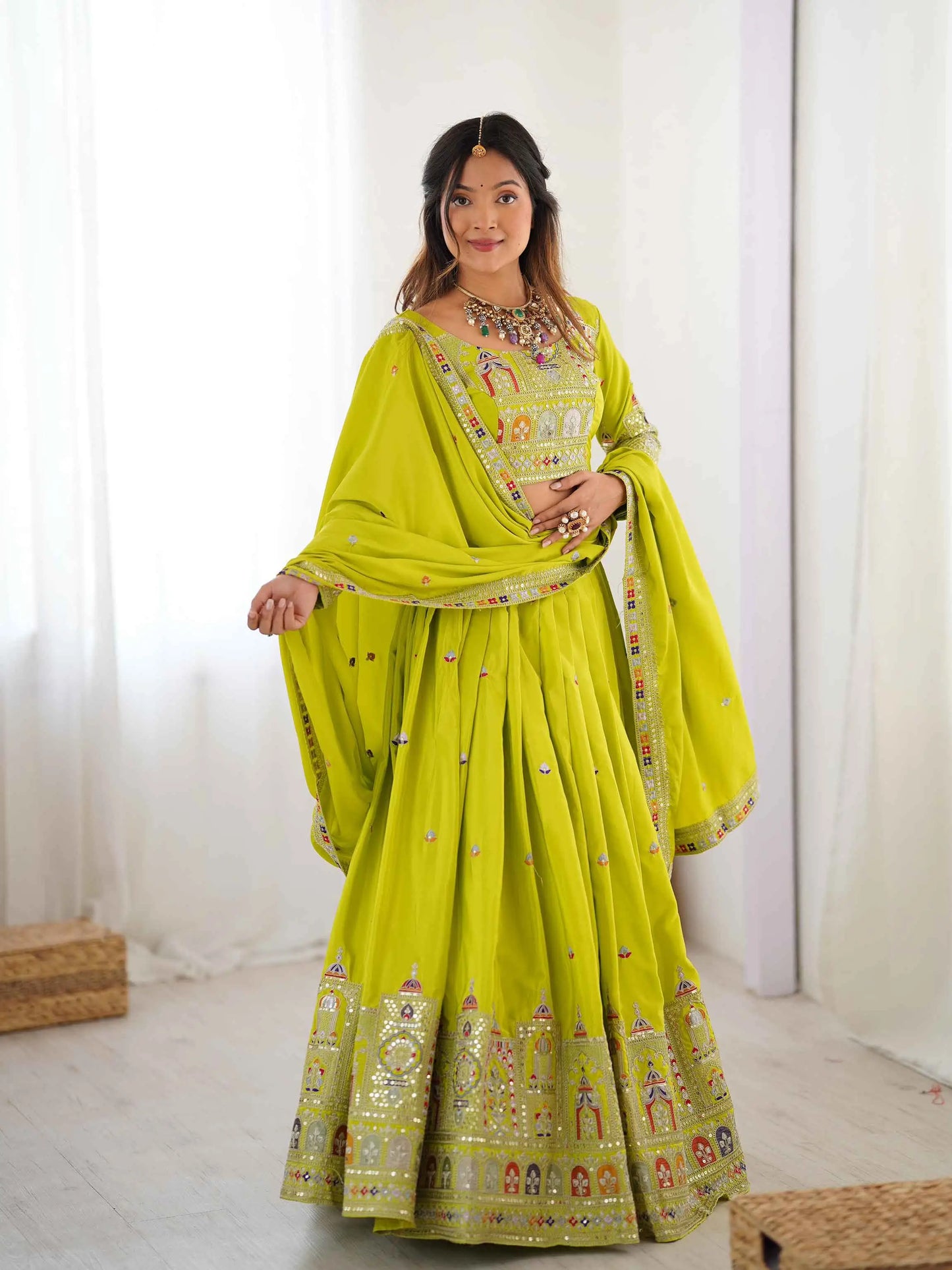 Lehenga vert néon avec Dupatta en Broderie Cording Dori