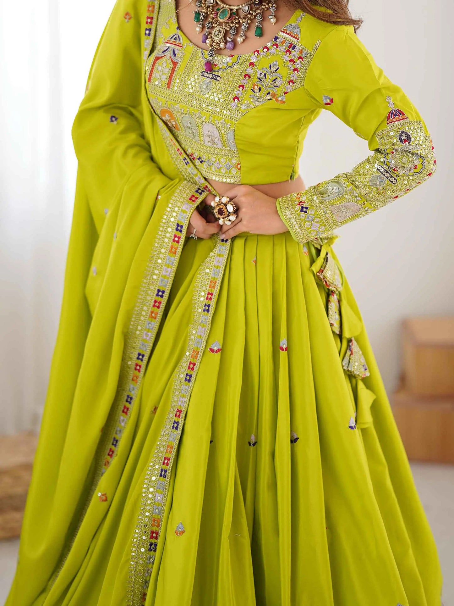 Lehenga vert néon avec Dupatta en Broderie Cording Dori