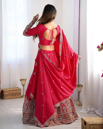 Lehenga rouge paprika orné de broderies en fil et cording dori avec dupatta