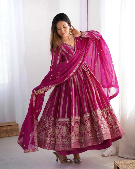 Fuchsia-pinkes Georgette-Maxikleid mit Paillettenstickerei und passendem Dupatta