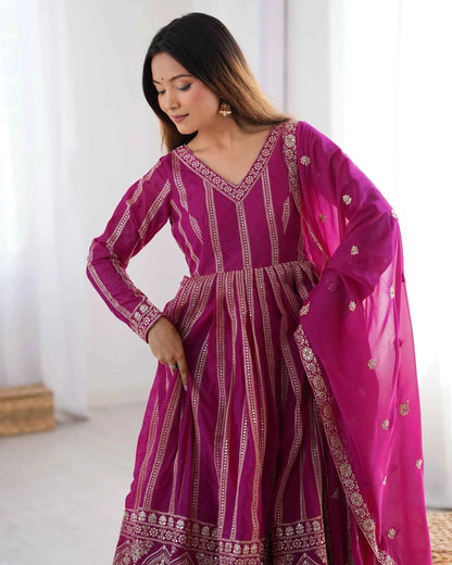 Fuchsia-pinkes Georgette-Maxikleid mit Paillettenstickerei und passendem Dupatta
