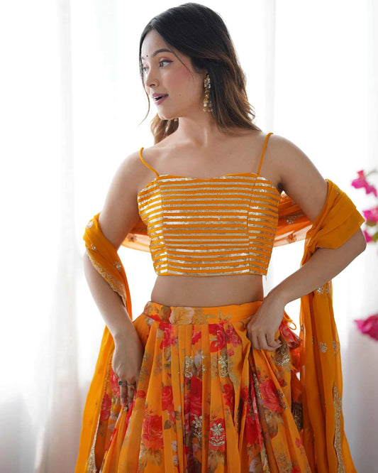 Orangefarbener Designer-Lehenga-Choli mit Blumenmuster, verziert mit zarten Stickereien und begleitet von einer passenden Koti-Jacke