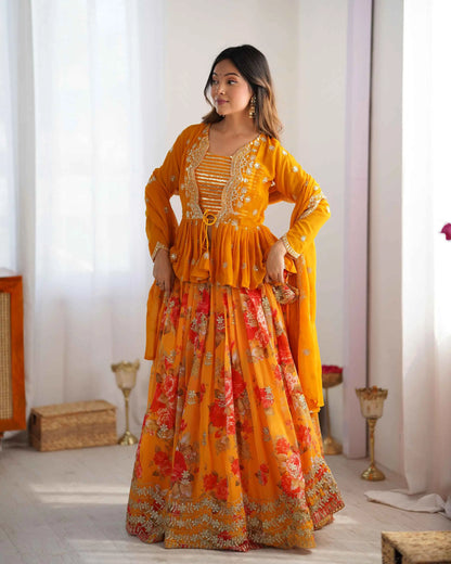 Orangefarbener Designer-Lehenga-Choli mit Blumenmuster, verziert mit zarten Stickereien und begleitet von einer passenden Koti-Jacke