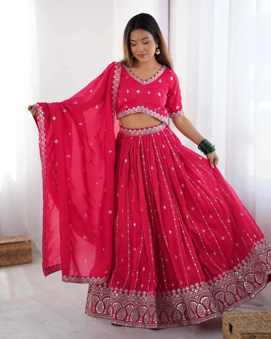 Lehenga rose fuchsia avec broderie à sequins et dupatta assorti