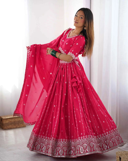 Lehenga rose fuchsia avec broderie à sequins et dupatta assorti