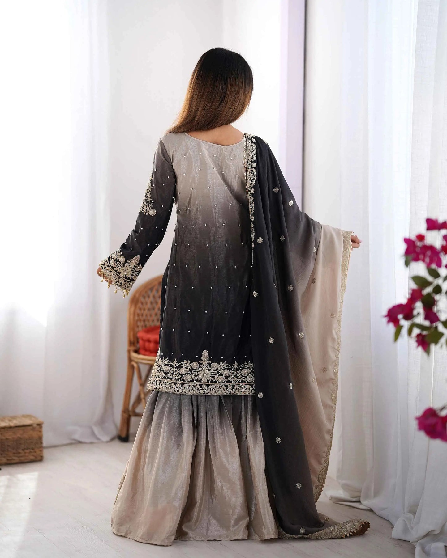 Ensemble Sharara Noir Gris avec Broderie en Cordon, Sequins et Perles Rivetées