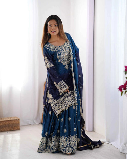 Ensemble Sharara bleu marine avec broderies en cordon, sequins et perles rivetées