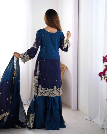 Ensemble Sharara bleu marine avec broderies en cordon, sequins et perles rivetées