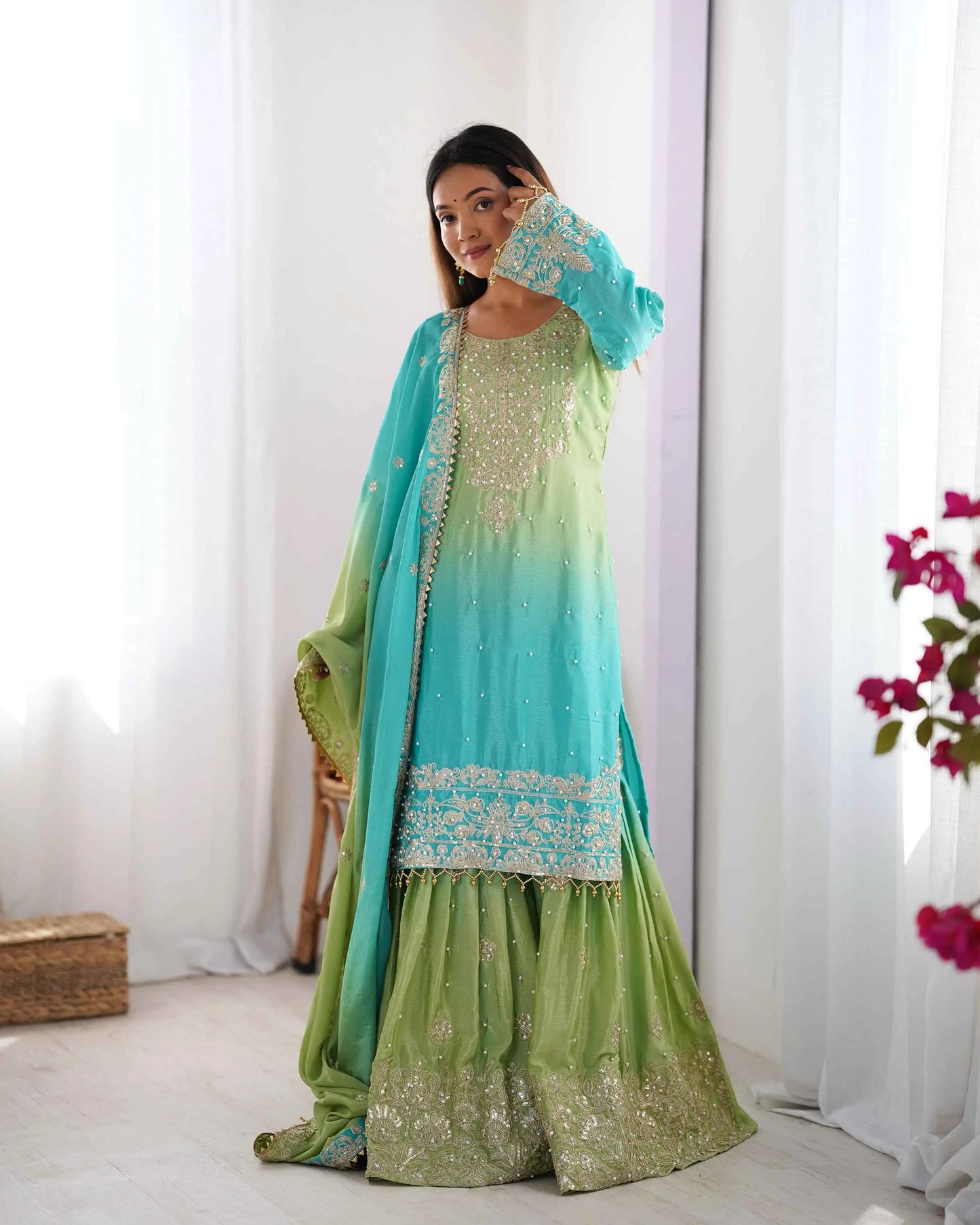 Ensemble Sharara Bleu Ciel et vert avec Broderie de Sequins Cordon et Perles Rivet