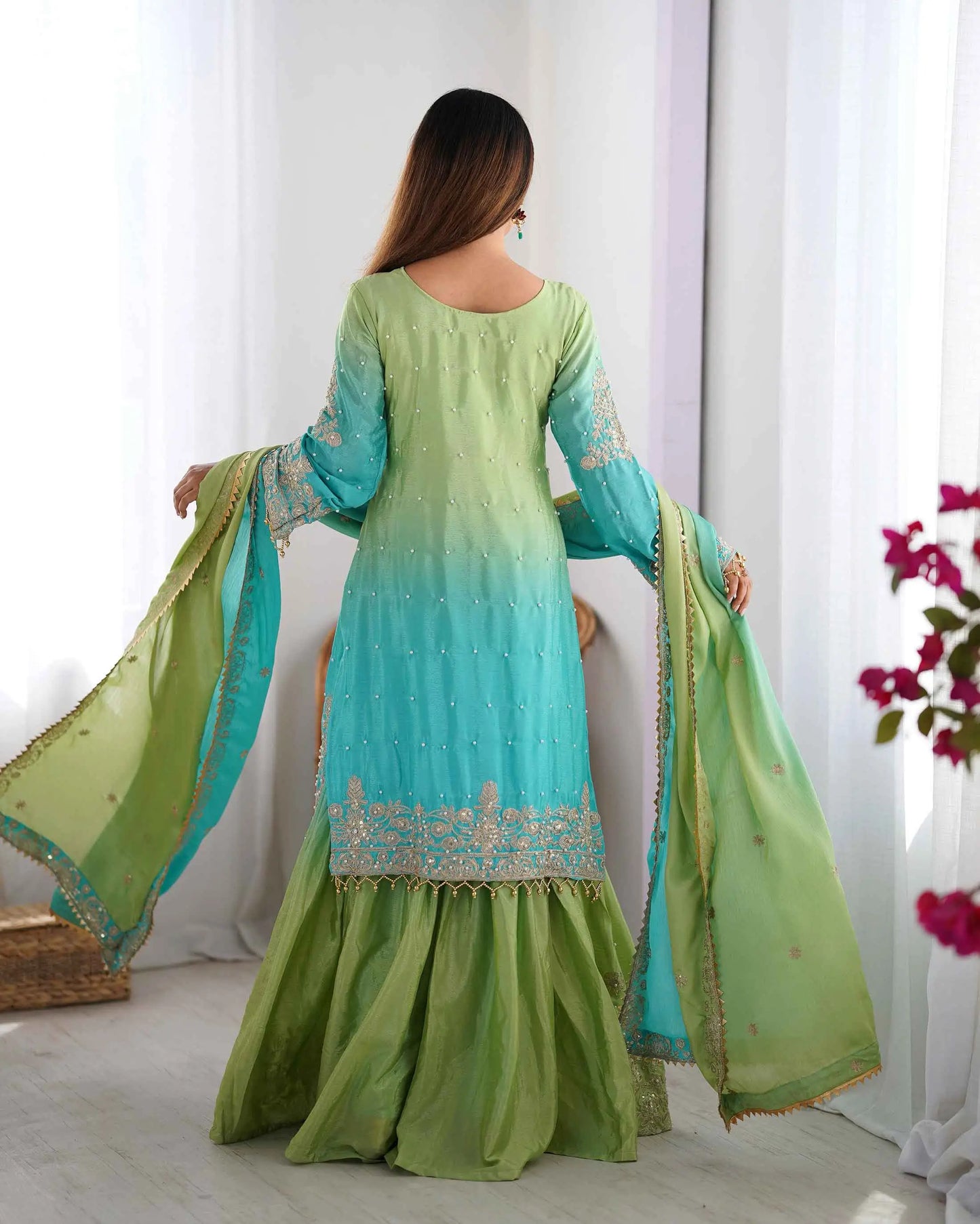 Ensemble Sharara Bleu Ciel et vert avec Broderie de Sequins Cordon et Perles Rivet